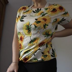 cute floral shirt 💛